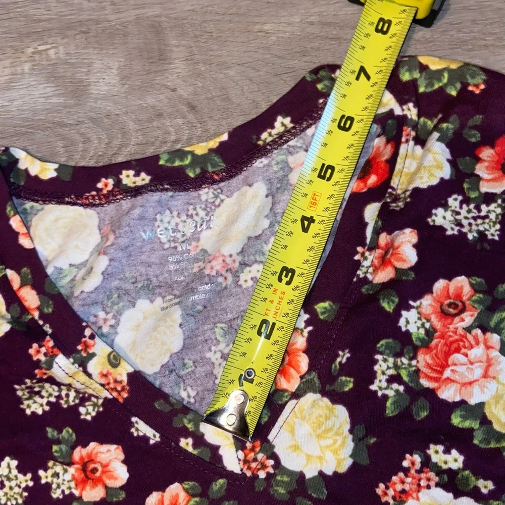 Wet Seal V-Neck T-Shirt Brown With Floral Design Size Medium . (J) - Picture 8 of 9